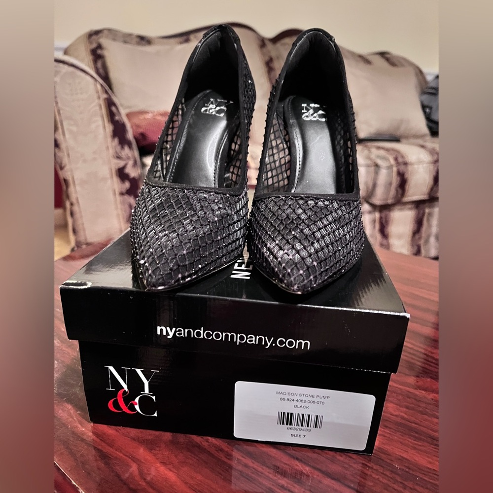 New York and Company Madison Stone Pump. Size 7